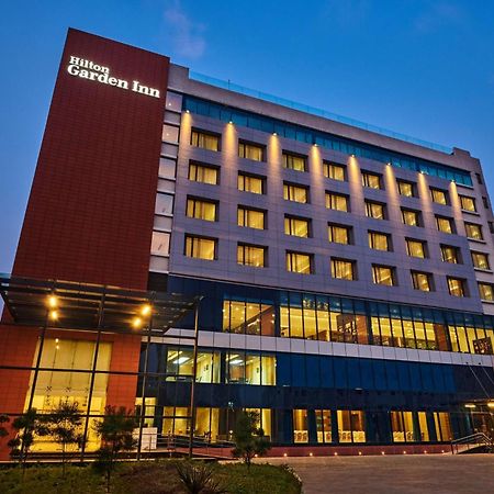 Hilton Garden Inn Лакнау Екстериор снимка