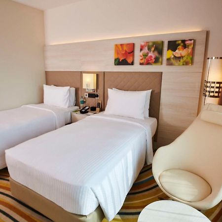 Hilton Garden Inn Лакнау Екстериор снимка