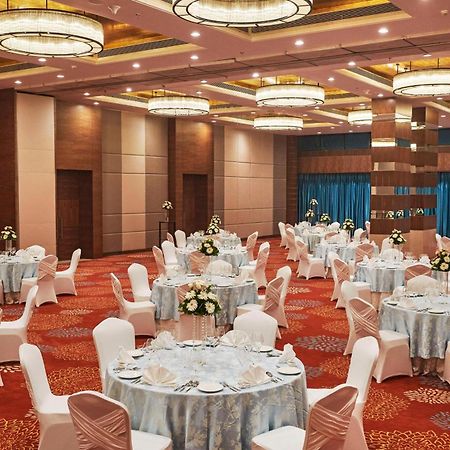 Hilton Garden Inn Лакнау Екстериор снимка
