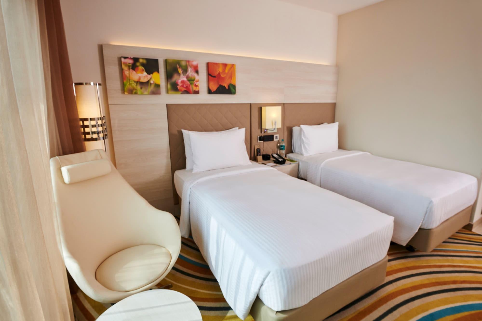 Hilton Garden Inn Лакнау Екстериор снимка
