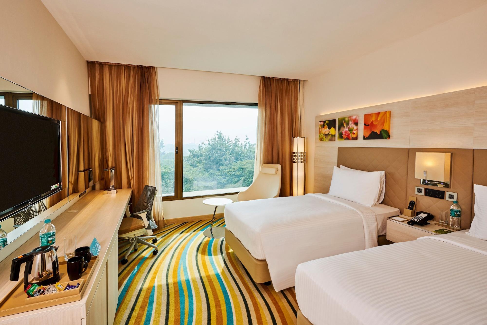 Hilton Garden Inn Лакнау Екстериор снимка