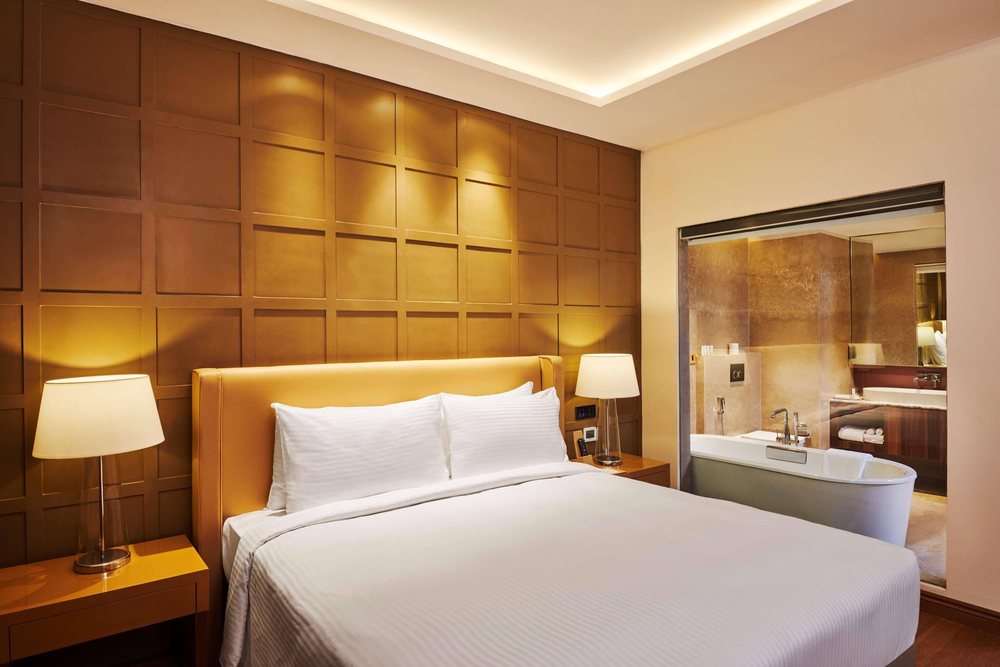 Hilton Garden Inn Лакнау Екстериор снимка