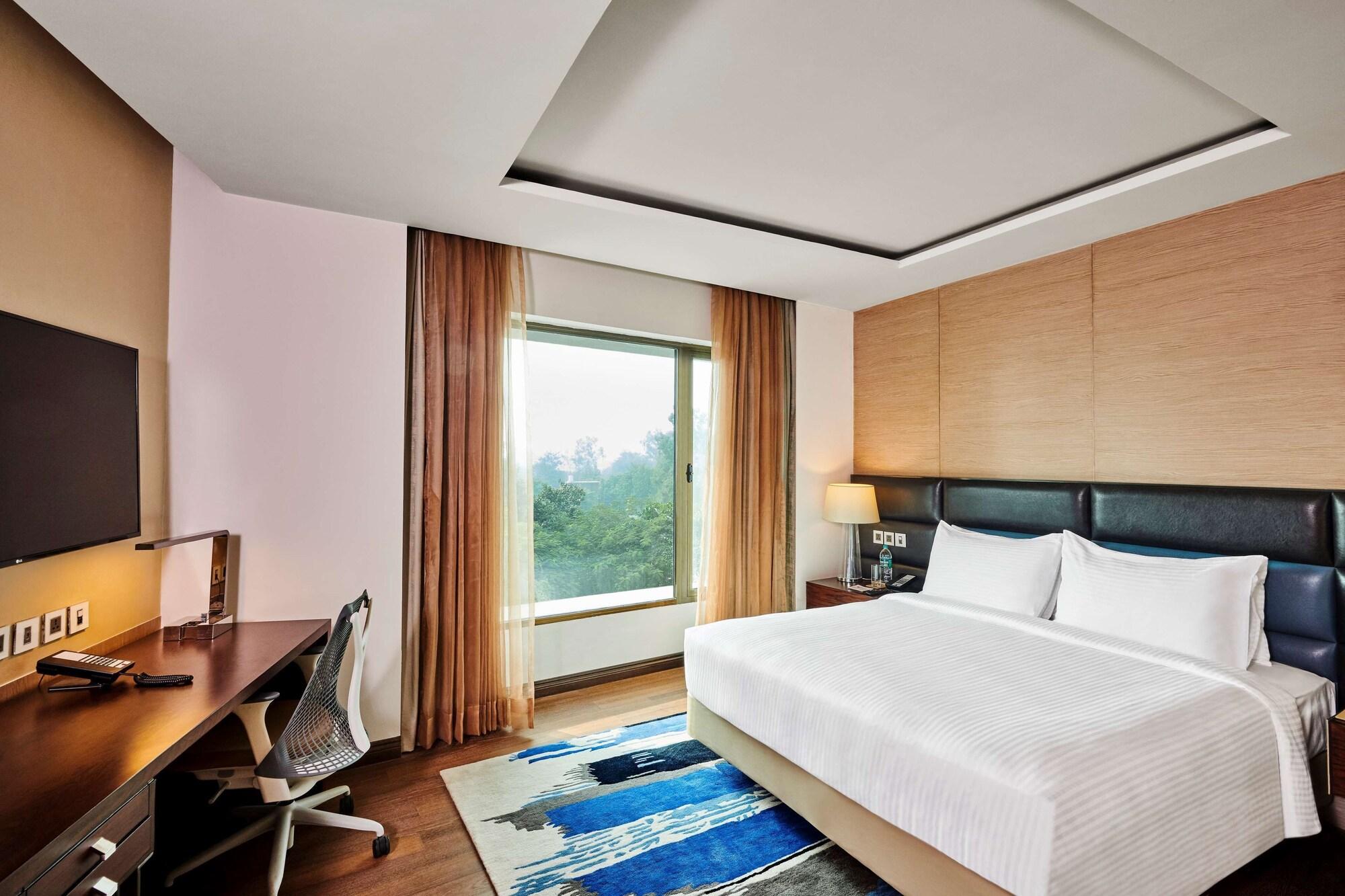 Hilton Garden Inn Лакнау Екстериор снимка