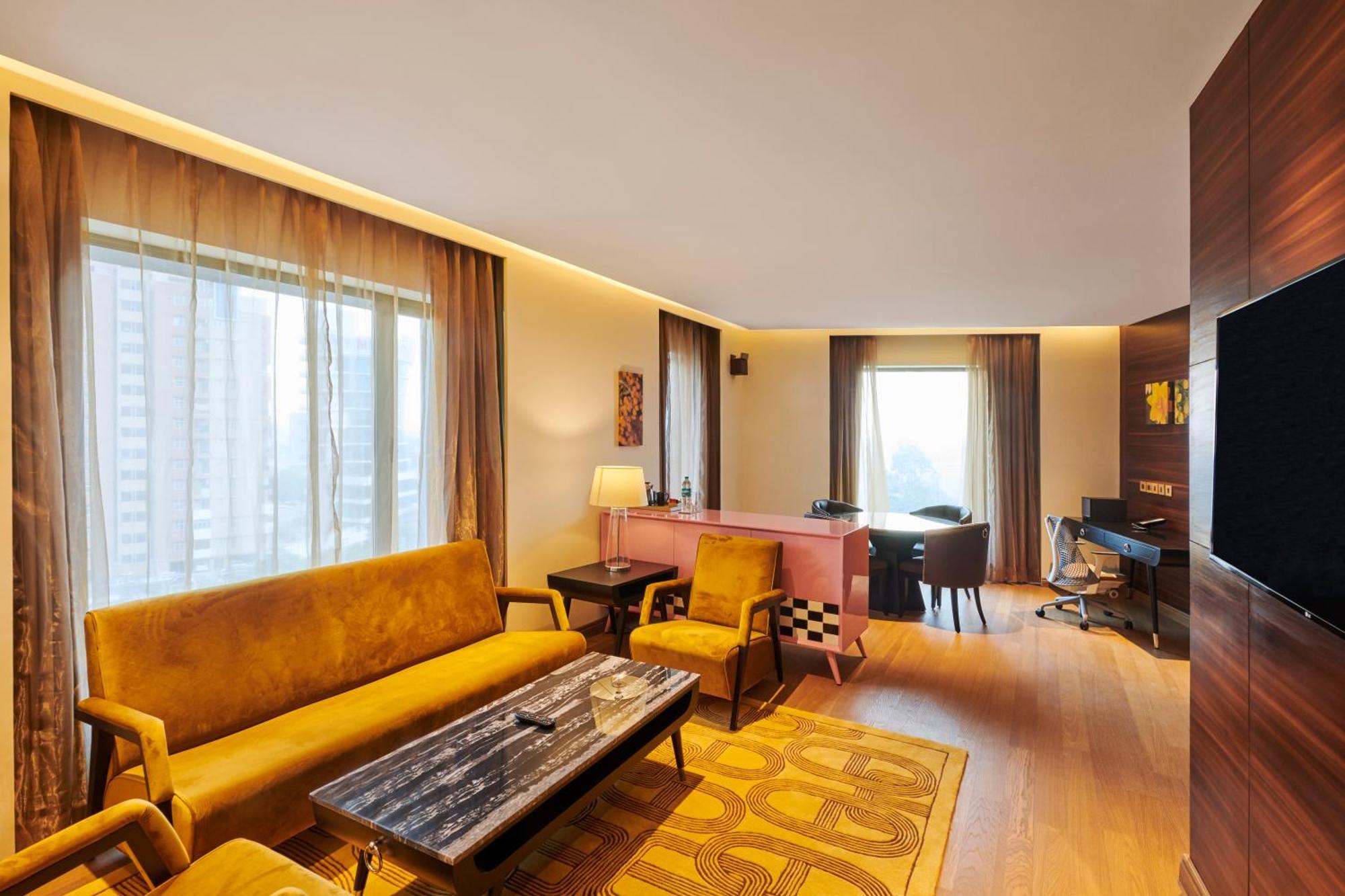 Hilton Garden Inn Лакнау Екстериор снимка