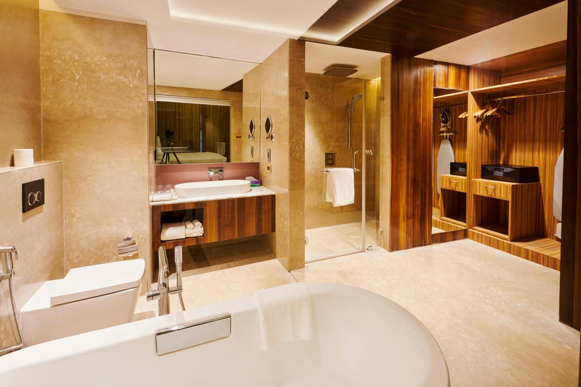 Hilton Garden Inn Лакнау Екстериор снимка