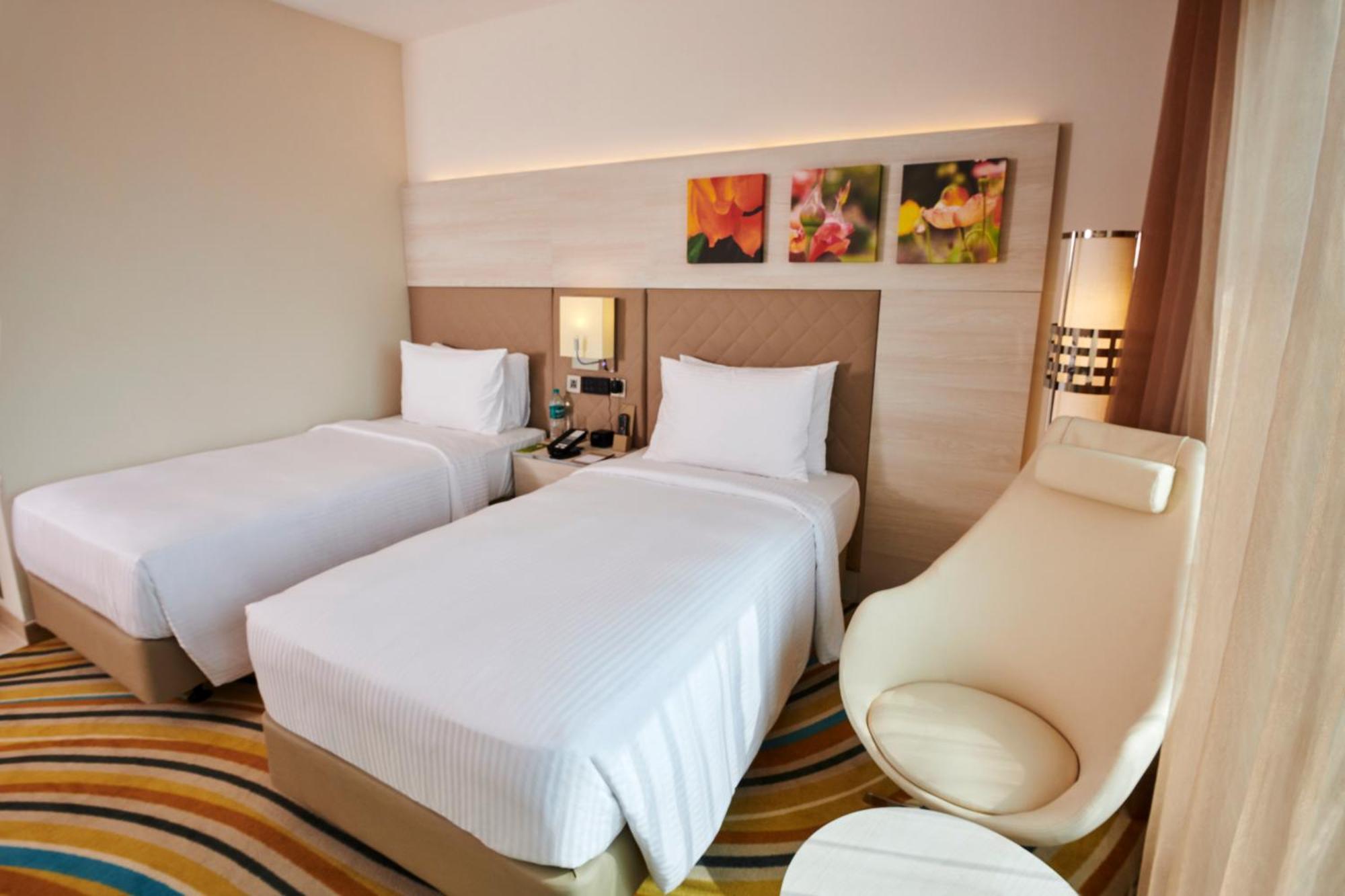 Hilton Garden Inn Лакнау Екстериор снимка