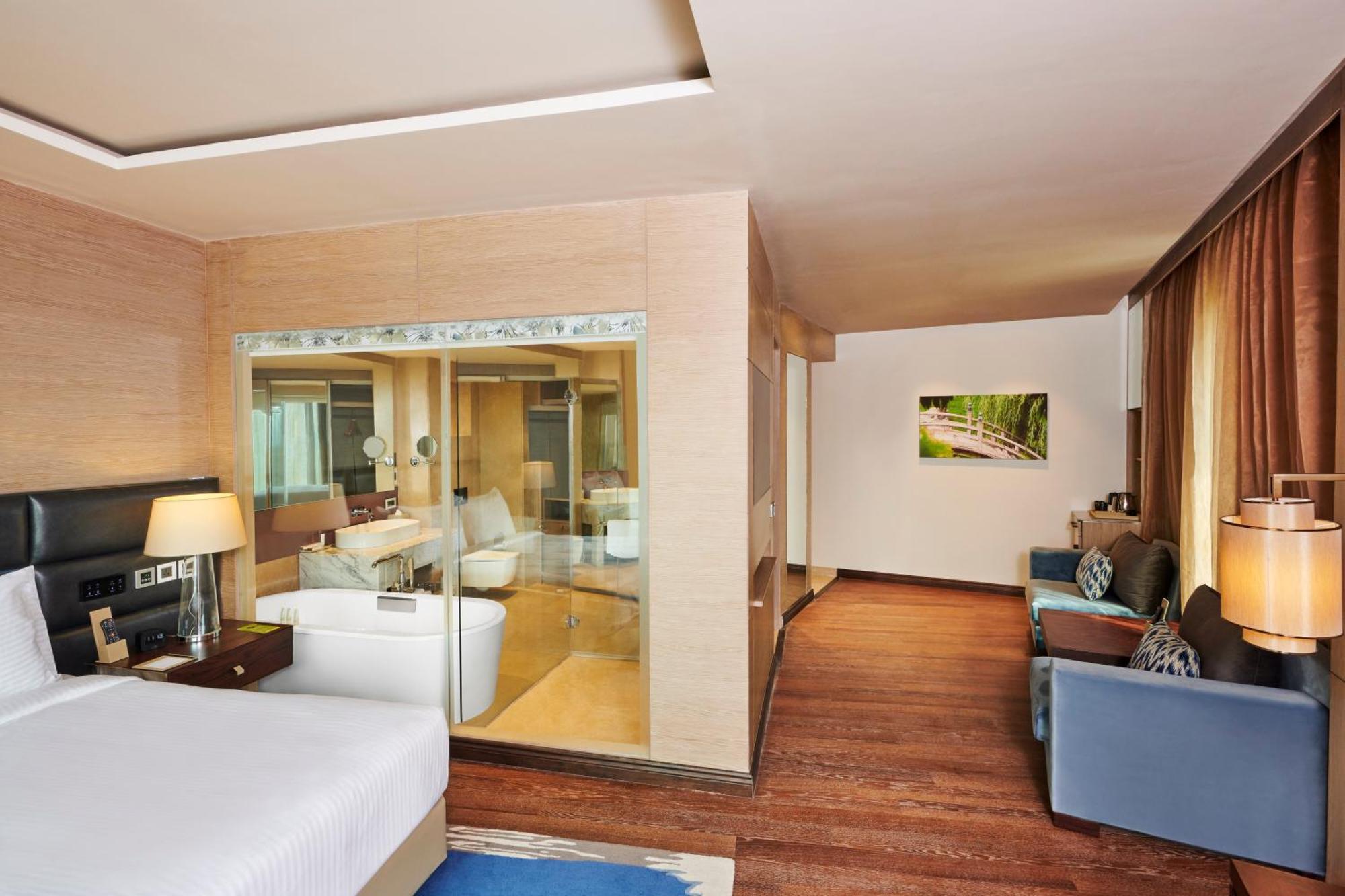 Hilton Garden Inn Лакнау Екстериор снимка