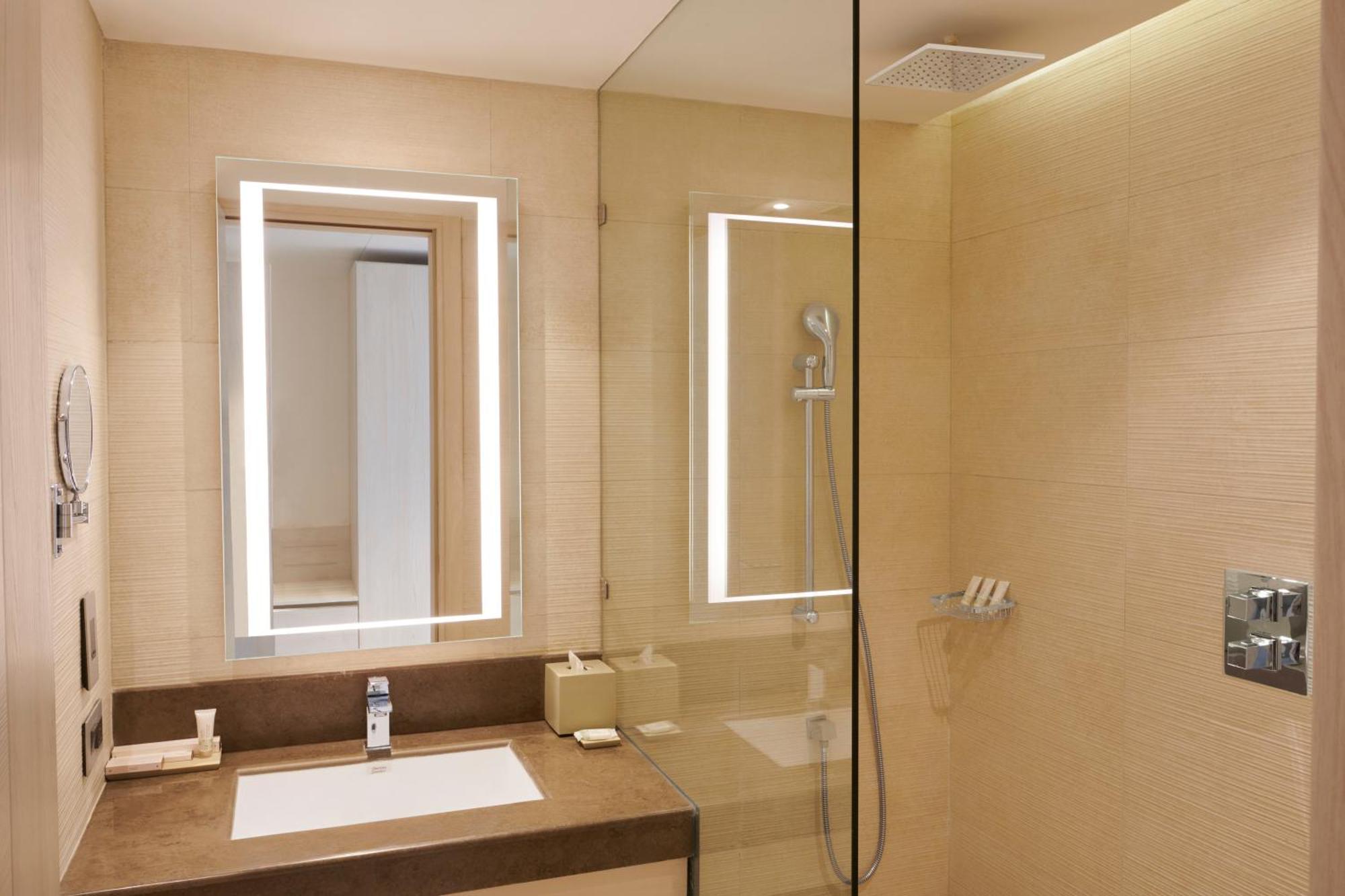 Hilton Garden Inn Лакнау Екстериор снимка