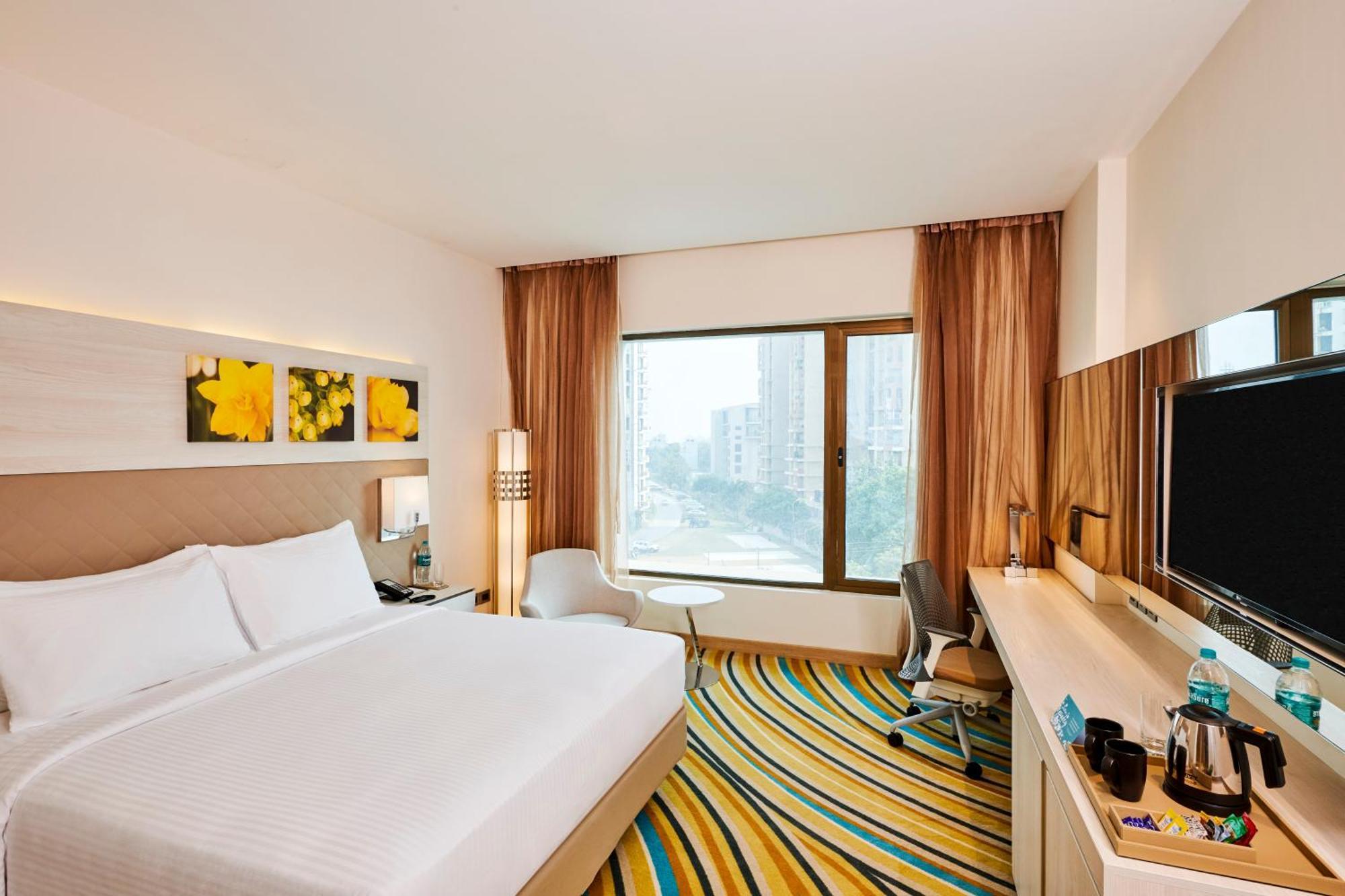 Hilton Garden Inn Лакнау Екстериор снимка