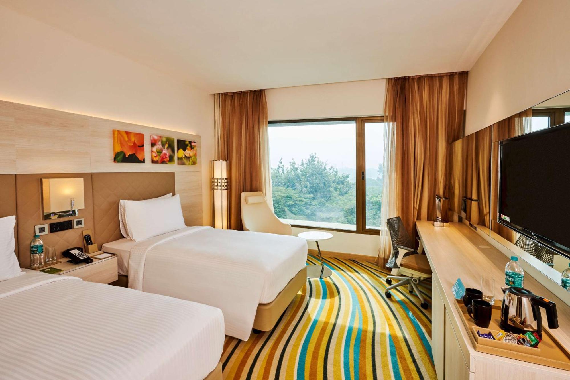 Hilton Garden Inn Лакнау Екстериор снимка