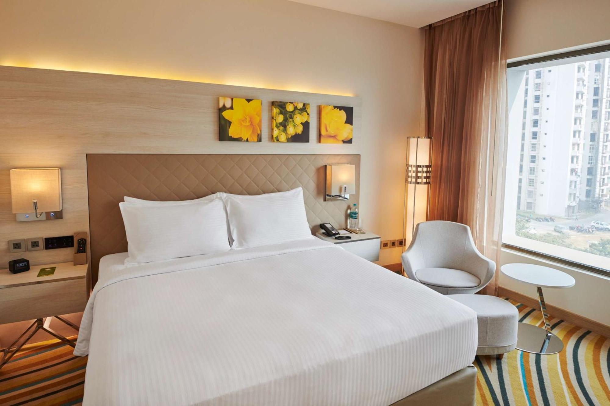 Hilton Garden Inn Лакнау Екстериор снимка