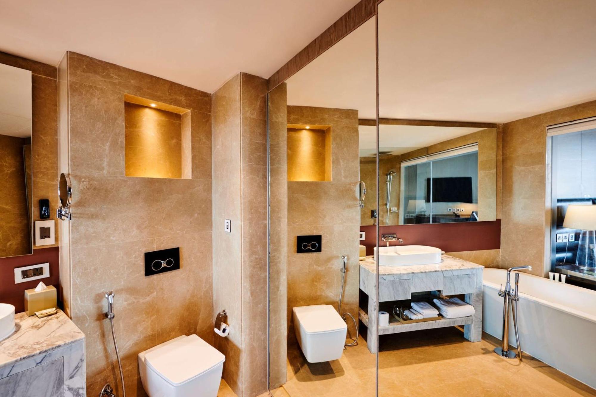 Hilton Garden Inn Лакнау Екстериор снимка